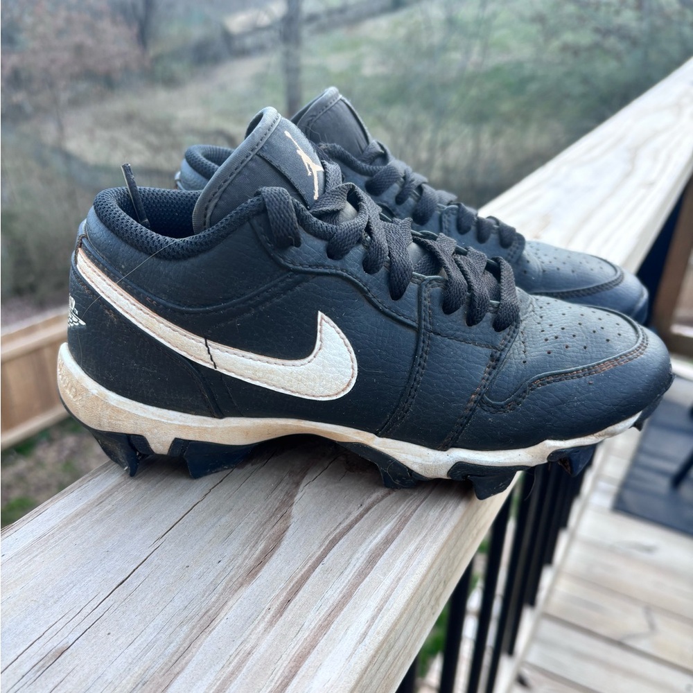 Nike Jordan youth baseball cleats size 4Y